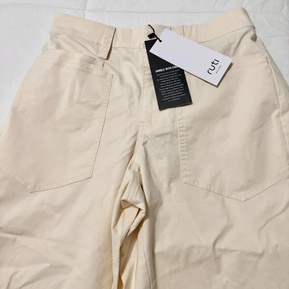 New RUTI The Slouchy Soft Twill Pants - in the color Ecru - Picture 3 of 8